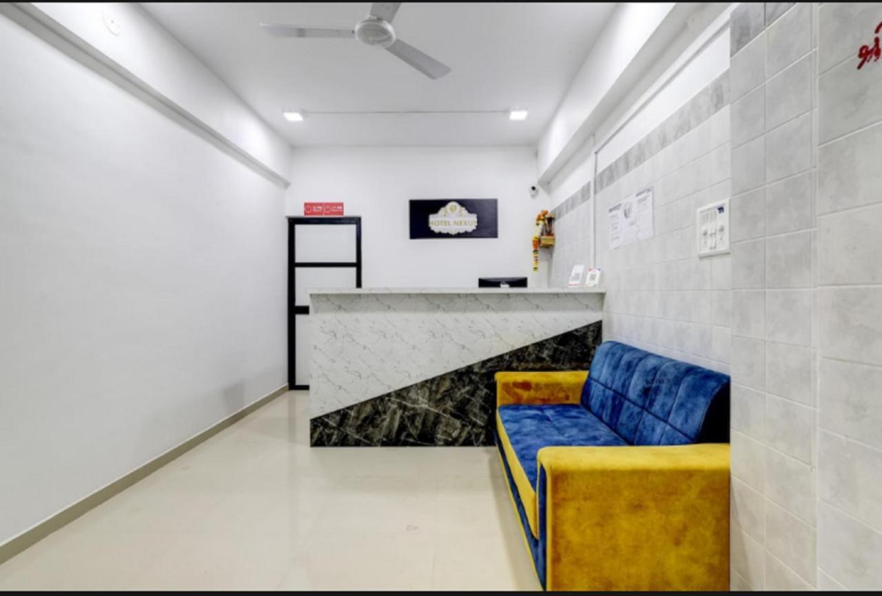 Hotel Nexus Surat Esterno foto